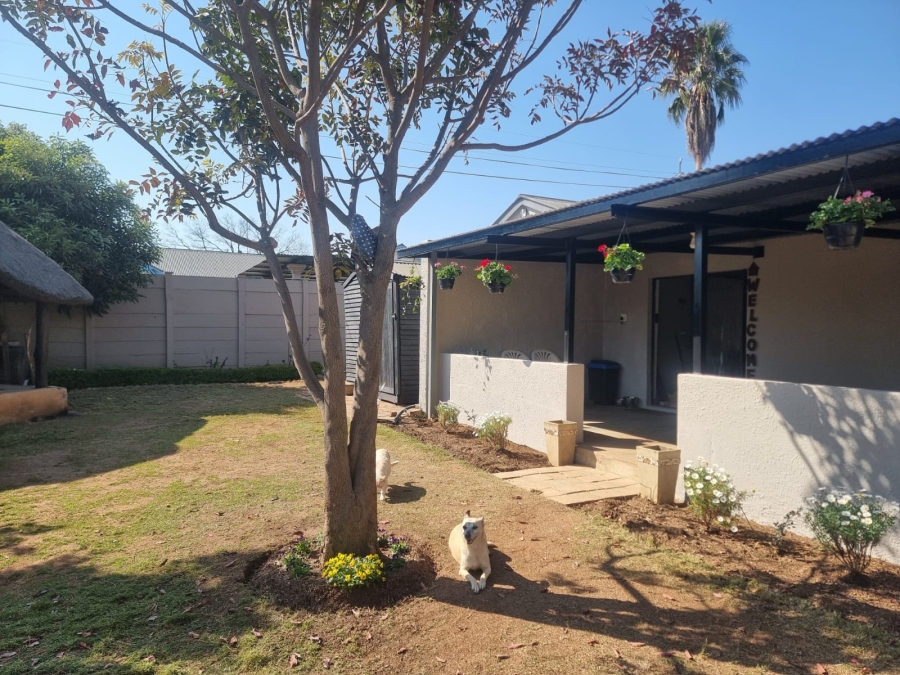 To Let 1 Bedroom Property for Rent in Waverley Gauteng
