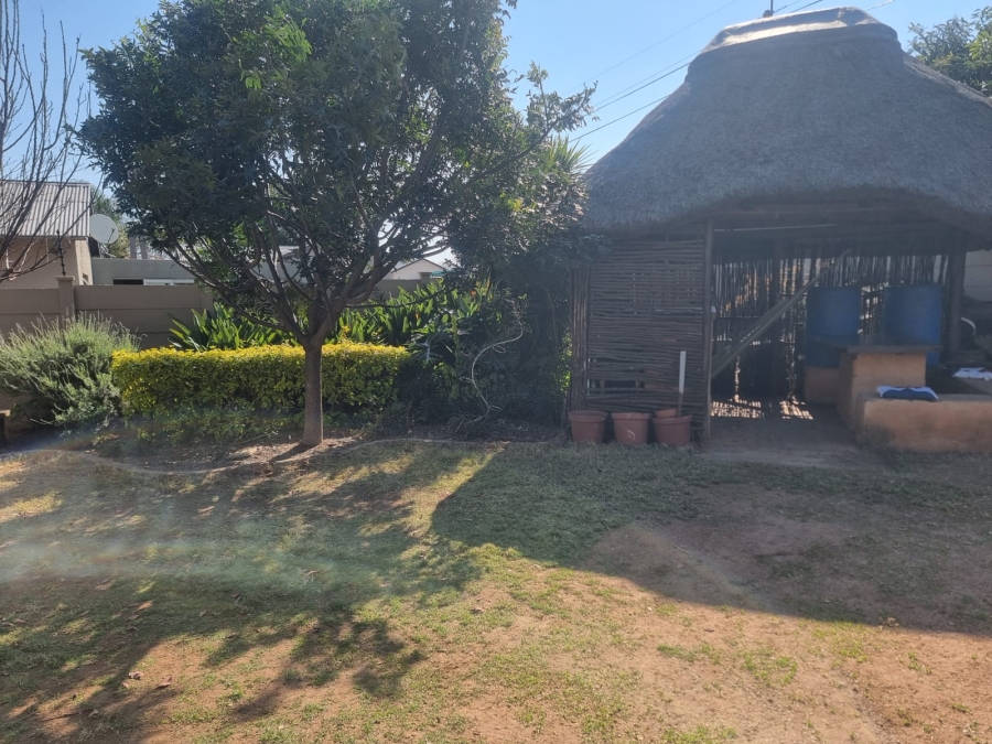 To Let 1 Bedroom Property for Rent in Waverley Gauteng