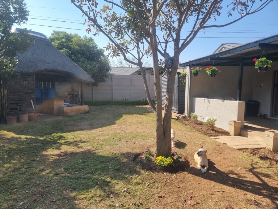 To Let 1 Bedroom Property for Rent in Waverley Gauteng