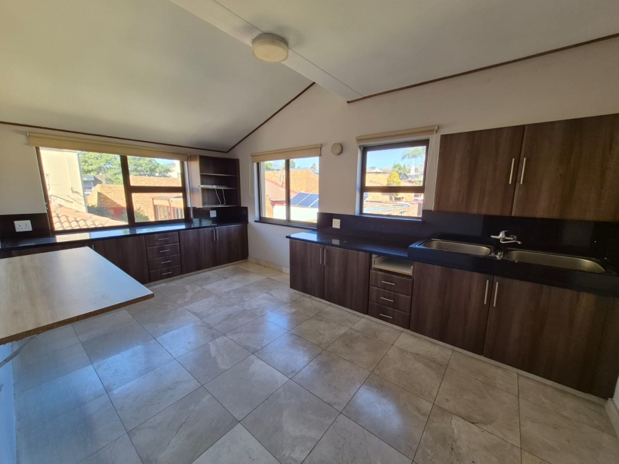 To Let 4 Bedroom Property for Rent in Bedfordview Gauteng