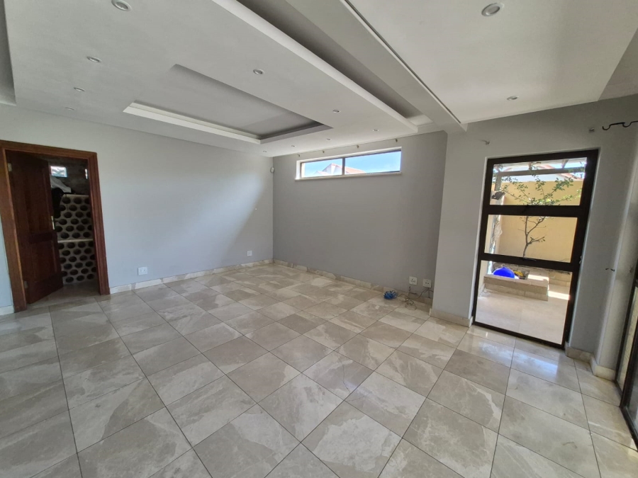 To Let 4 Bedroom Property for Rent in Bedfordview Gauteng