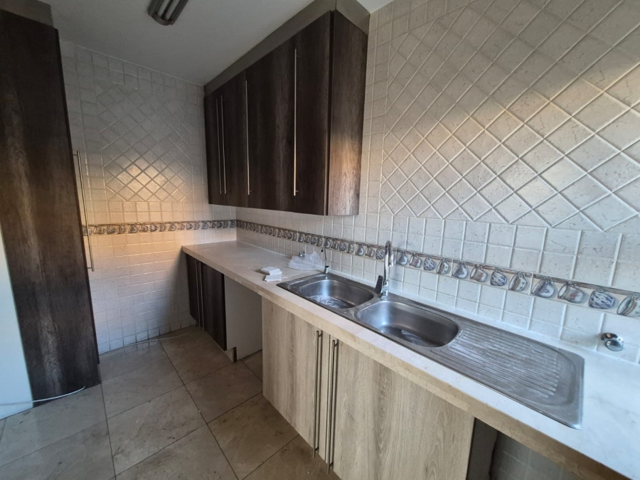 To Let 4 Bedroom Property for Rent in Bedfordview Gauteng