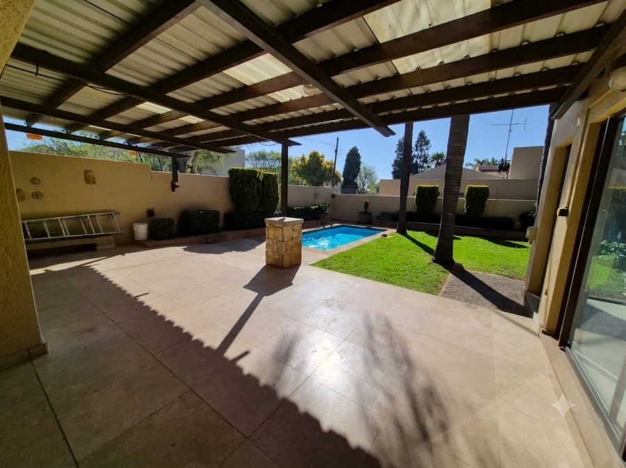 To Let 4 Bedroom Property for Rent in Bedfordview Gauteng