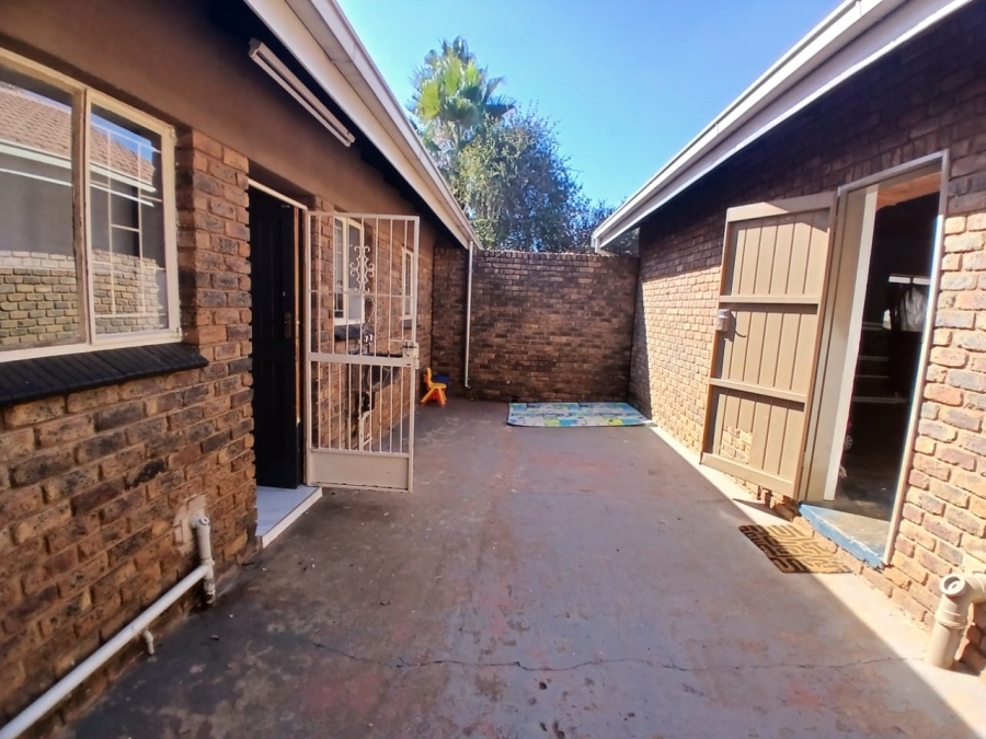 4 Bedroom Property for Sale in Meyerspark Gauteng