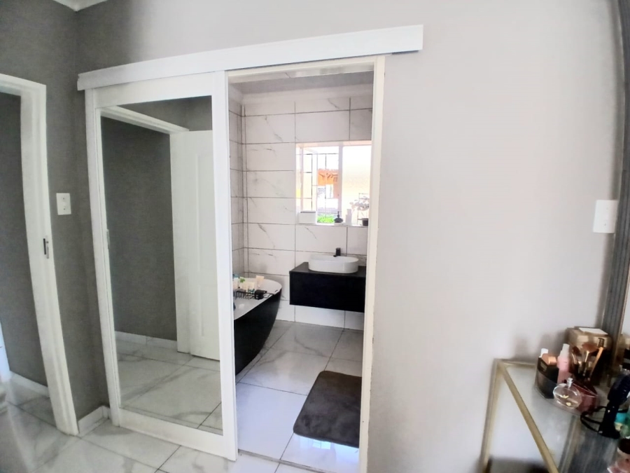 4 Bedroom Property for Sale in Meyerspark Gauteng
