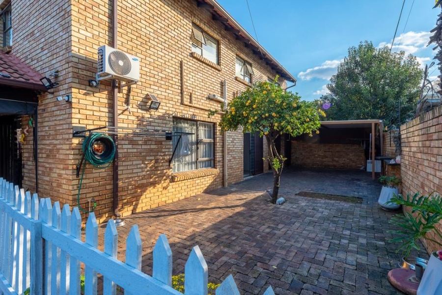 3 Bedroom Property for Sale in New Redruth Gauteng