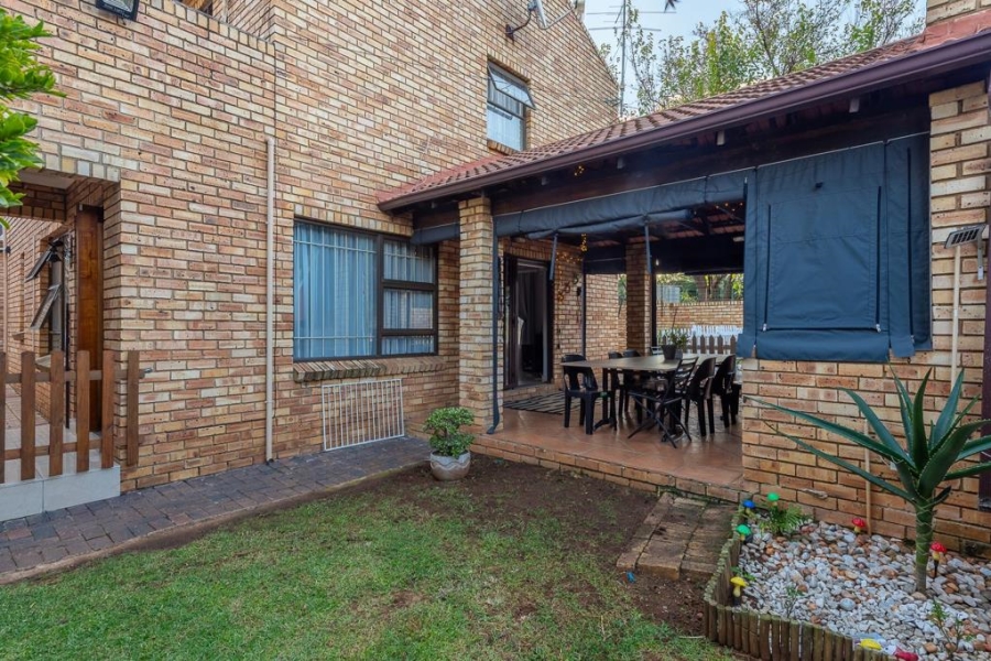 3 Bedroom Property for Sale in New Redruth Gauteng