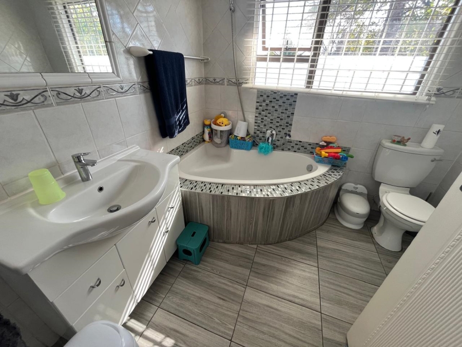 3 Bedroom Property for Sale in New Redruth Gauteng