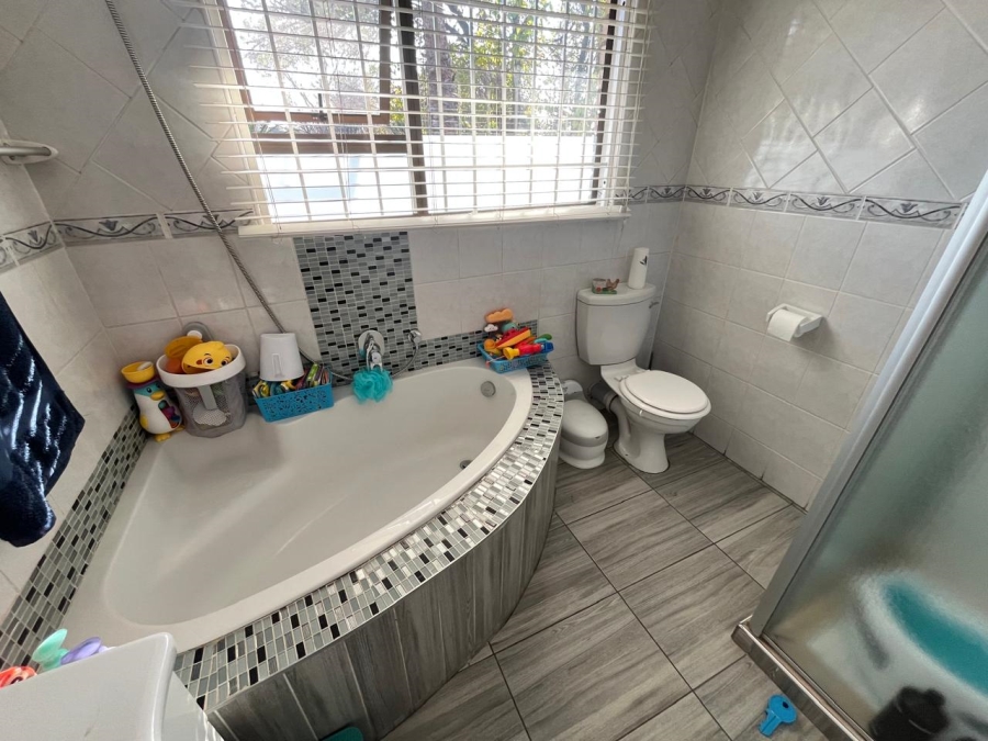 3 Bedroom Property for Sale in New Redruth Gauteng