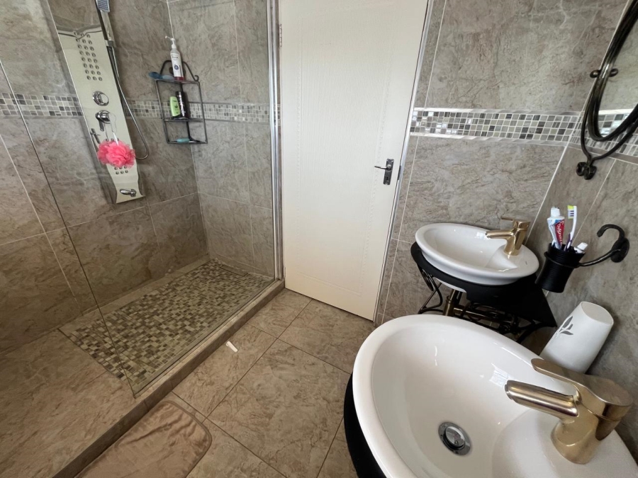3 Bedroom Property for Sale in New Redruth Gauteng