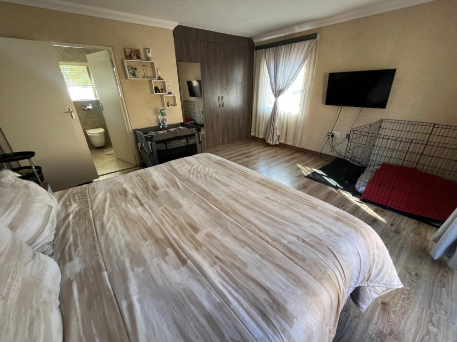 3 Bedroom Property for Sale in New Redruth Gauteng