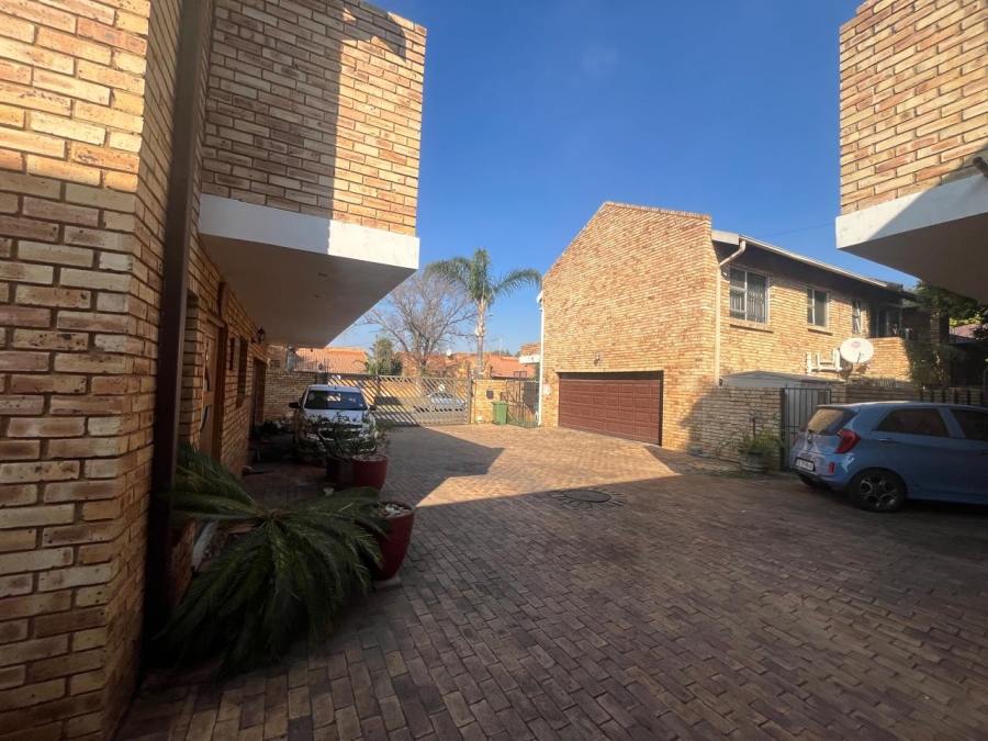 3 Bedroom Property for Sale in New Redruth Gauteng