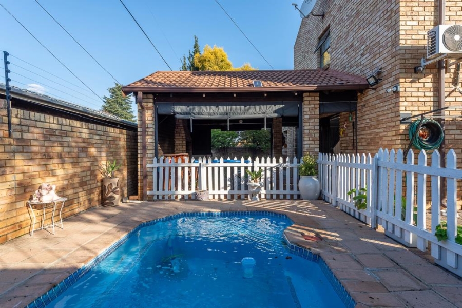 3 Bedroom Property for Sale in New Redruth Gauteng