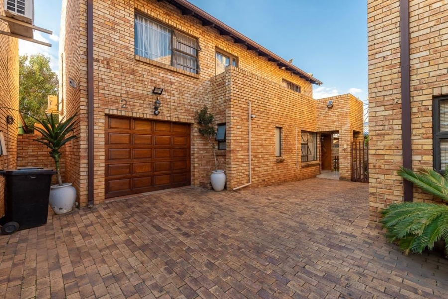 3 Bedroom Property for Sale in New Redruth Gauteng