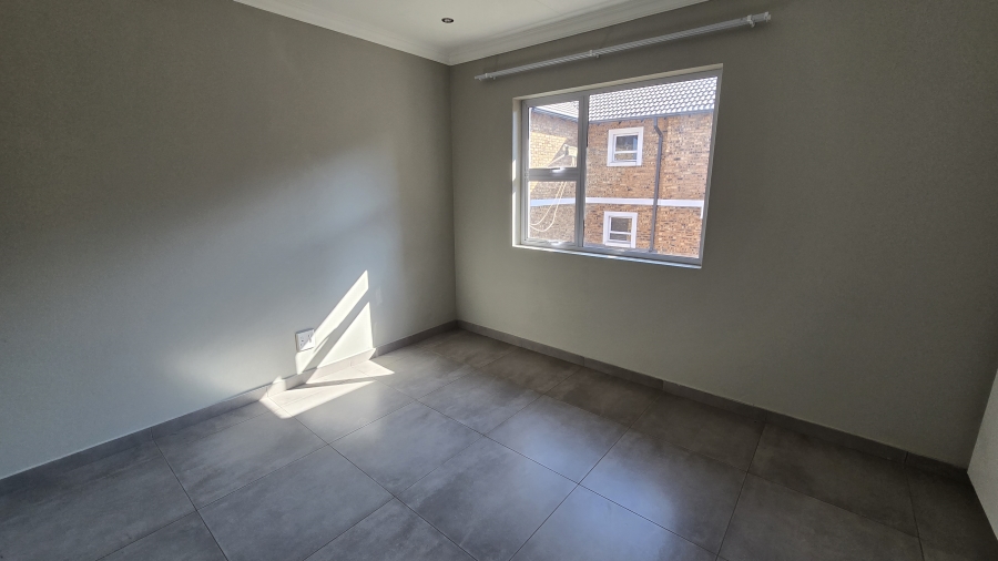 2 Bedroom Property for Sale in Norton Small Farms Gauteng