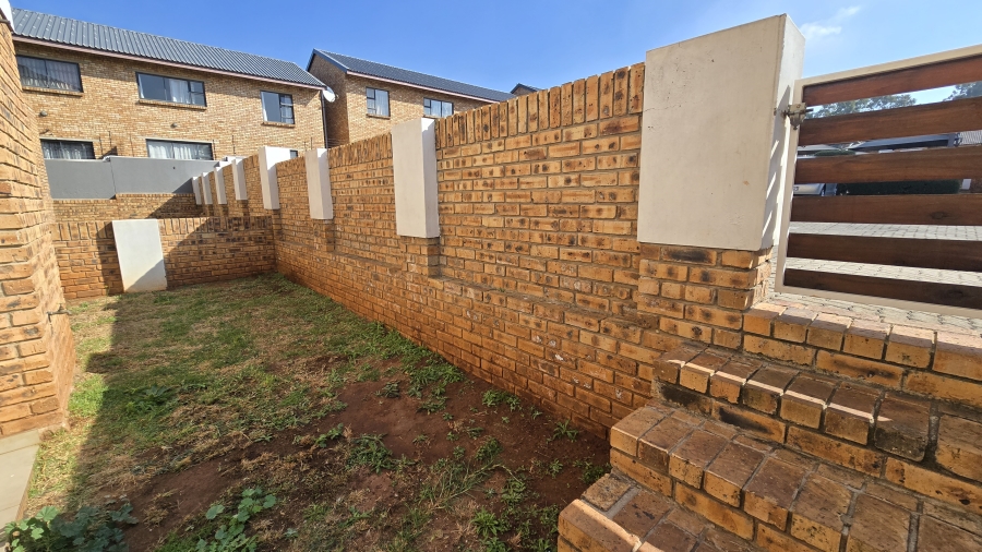 2 Bedroom Property for Sale in Norton Small Farms Gauteng