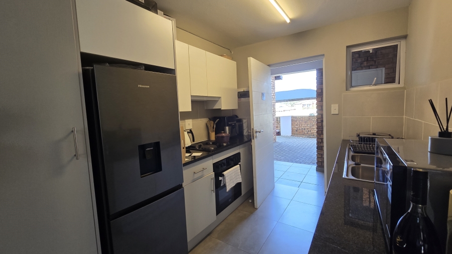 2 Bedroom Property for Sale in Norton Small Farms Gauteng