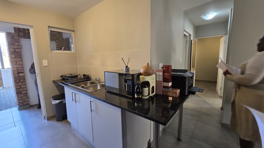 2 Bedroom Property for Sale in Norton Small Farms Gauteng