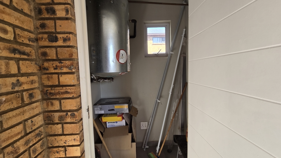 2 Bedroom Property for Sale in Norton Small Farms Gauteng