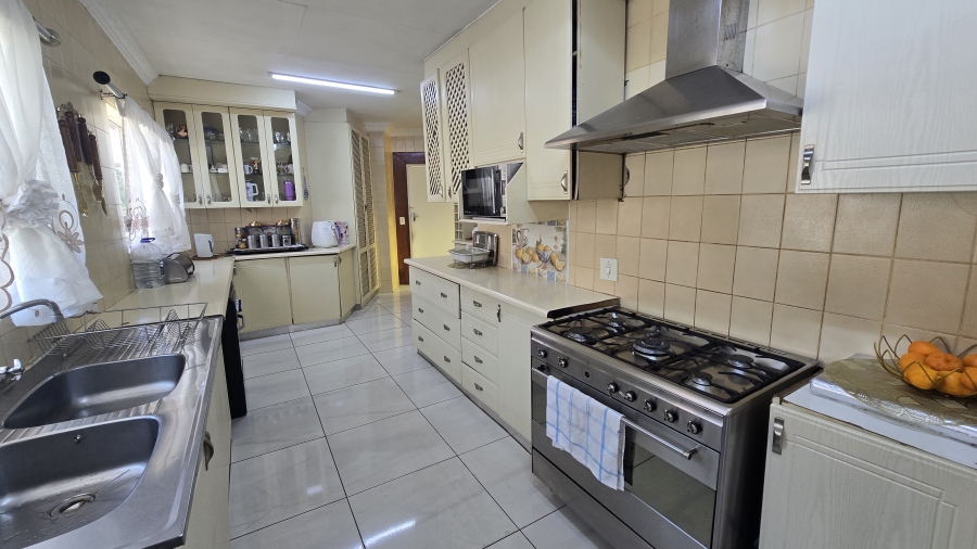 4 Bedroom Property for Sale in Albertsdal Gauteng