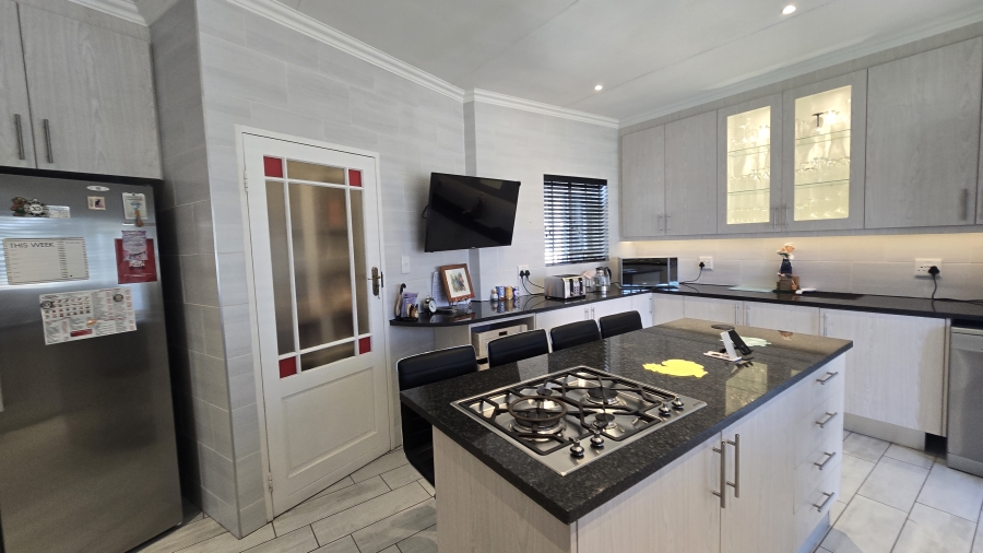 3 Bedroom Property for Sale in Brackendowns Gauteng