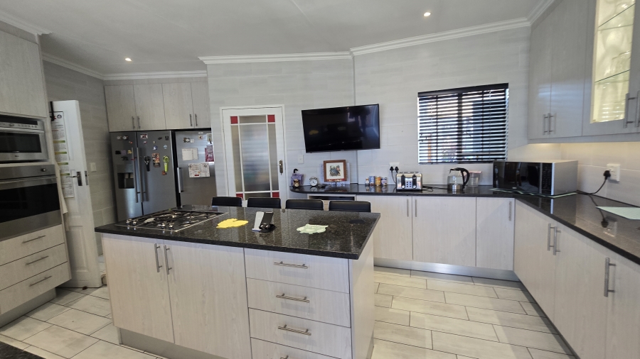 3 Bedroom Property for Sale in Brackendowns Gauteng