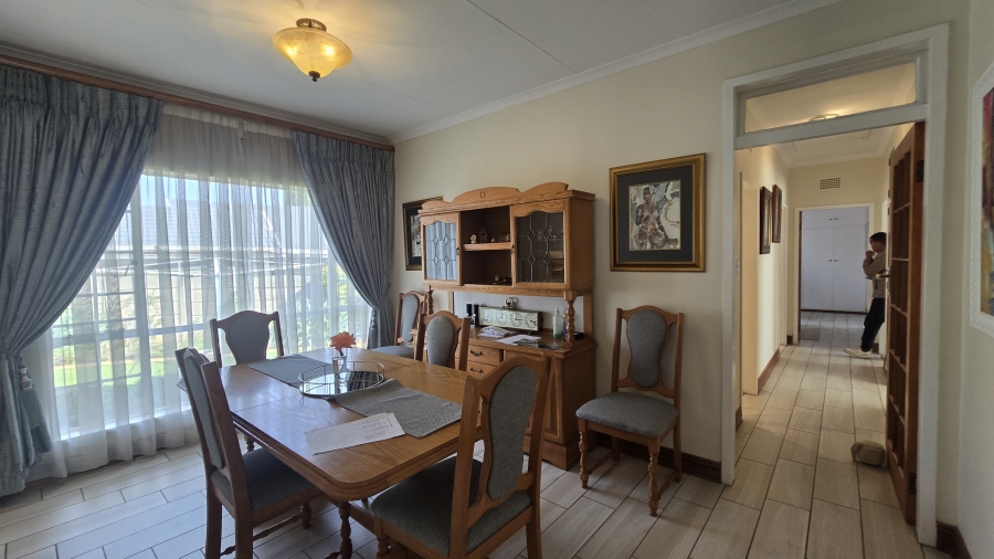 3 Bedroom Property for Sale in Brackendowns Gauteng
