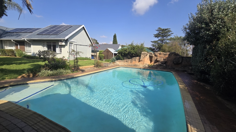 3 Bedroom Property for Sale in Brackendowns Gauteng