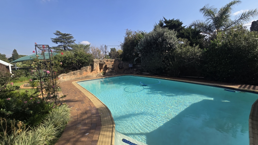 3 Bedroom Property for Sale in Brackendowns Gauteng