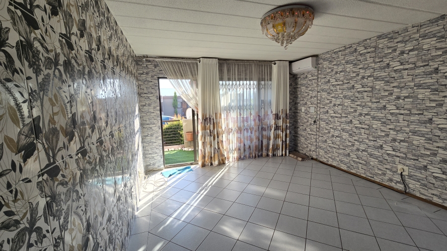 2 Bedroom Property for Sale in Glenvista Gauteng