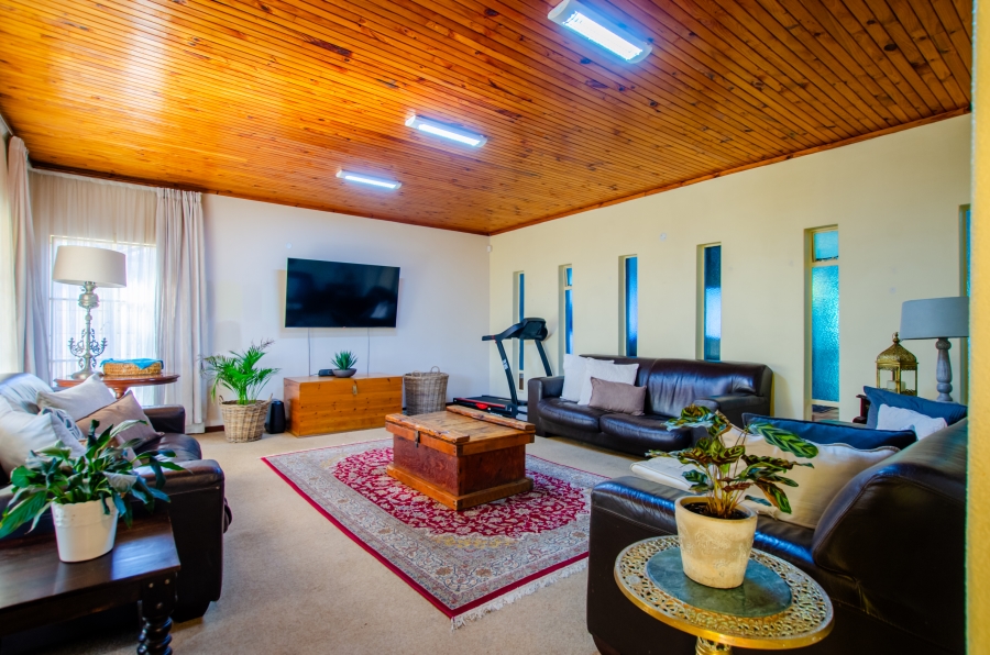 6 Bedroom Property for Sale in Wingate Park Gauteng