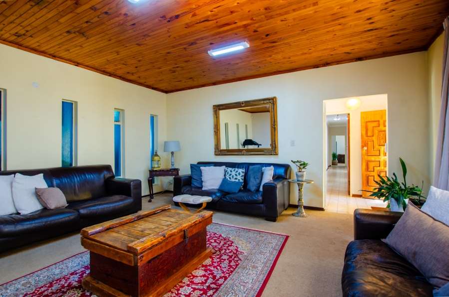 6 Bedroom Property for Sale in Wingate Park Gauteng