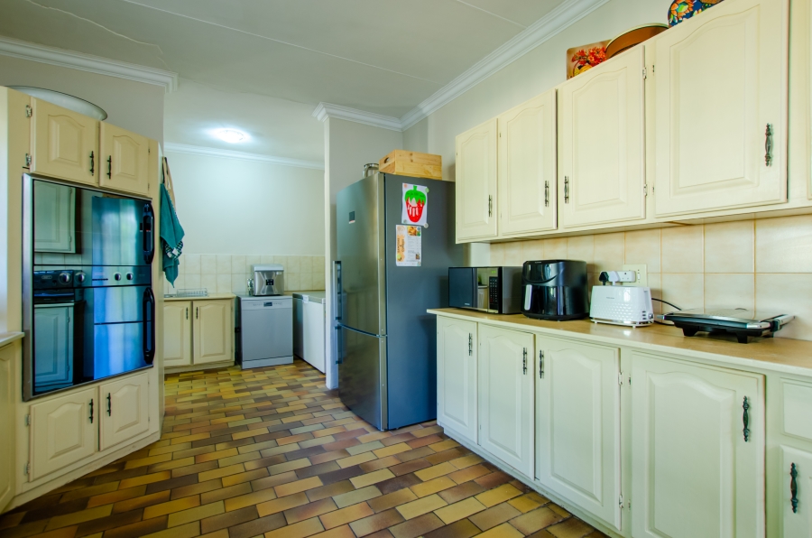6 Bedroom Property for Sale in Wingate Park Gauteng