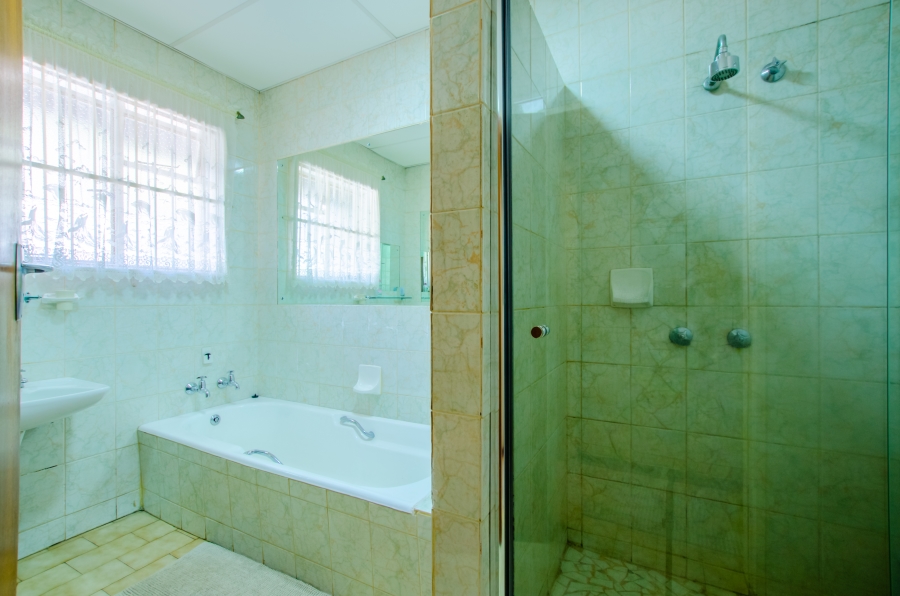6 Bedroom Property for Sale in Wingate Park Gauteng