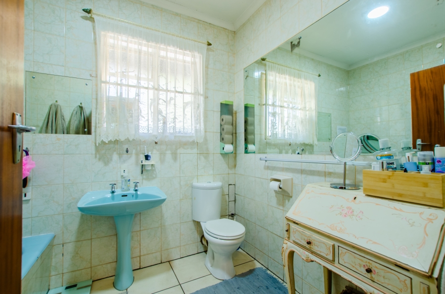6 Bedroom Property for Sale in Wingate Park Gauteng