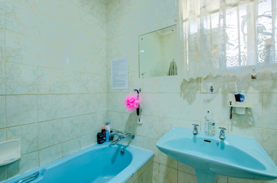 6 Bedroom Property for Sale in Wingate Park Gauteng