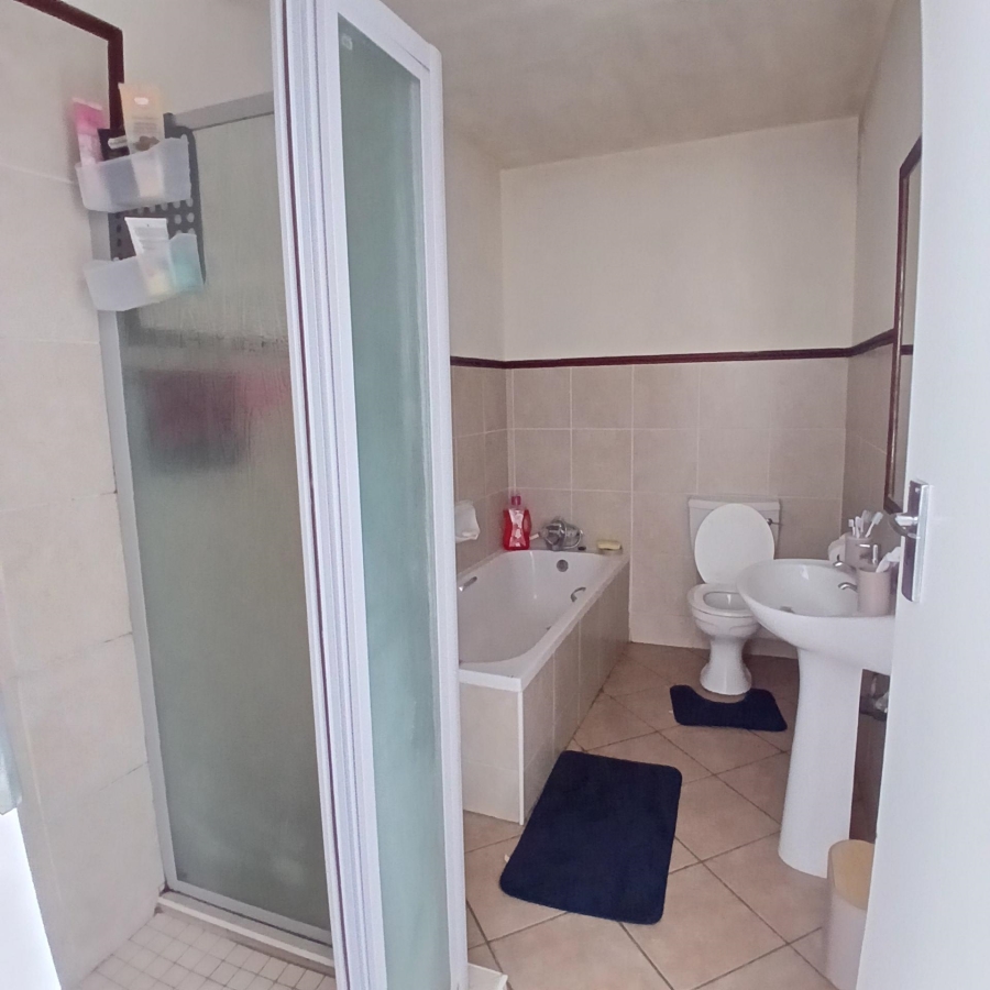 2 Bedroom Property for Sale in The Orchards Gauteng
