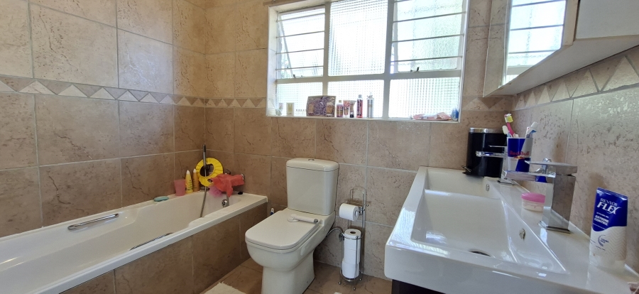 4 Bedroom Property for Sale in Noordheuwel Gauteng