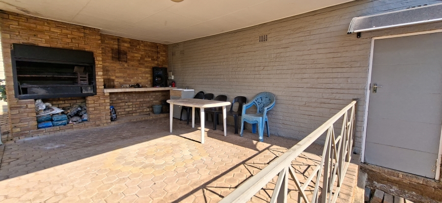 4 Bedroom Property for Sale in Noordheuwel Gauteng