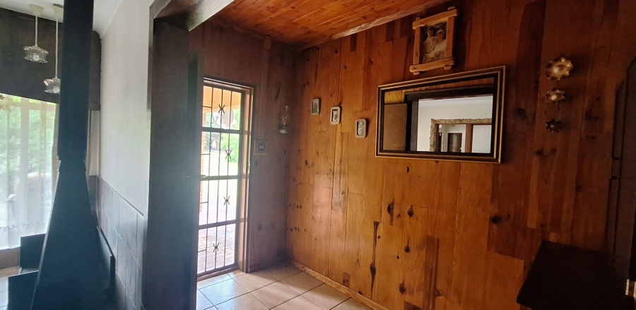 5 Bedroom Property for Sale in Rosashof Gauteng