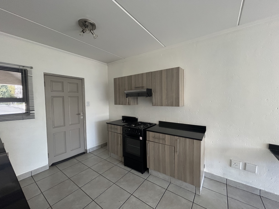 To Let 2 Bedroom Property for Rent in Lonehill Gauteng