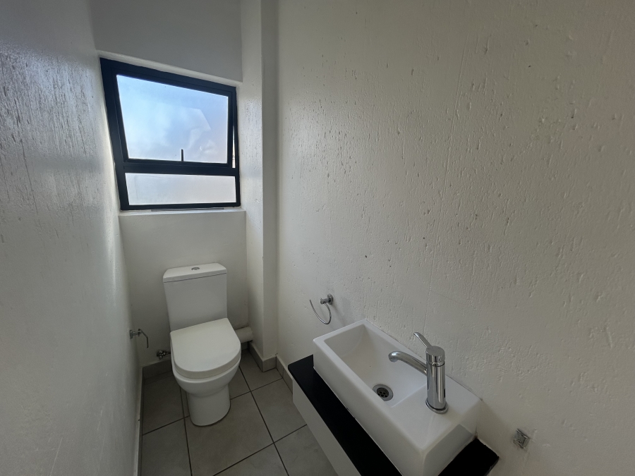 To Let 2 Bedroom Property for Rent in Lonehill Gauteng