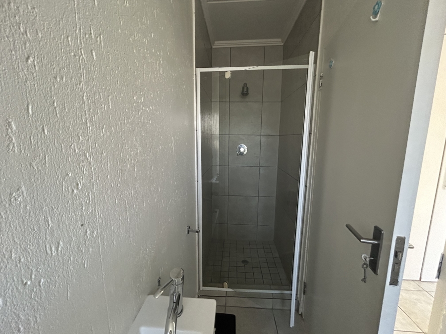 To Let 2 Bedroom Property for Rent in Lonehill Gauteng