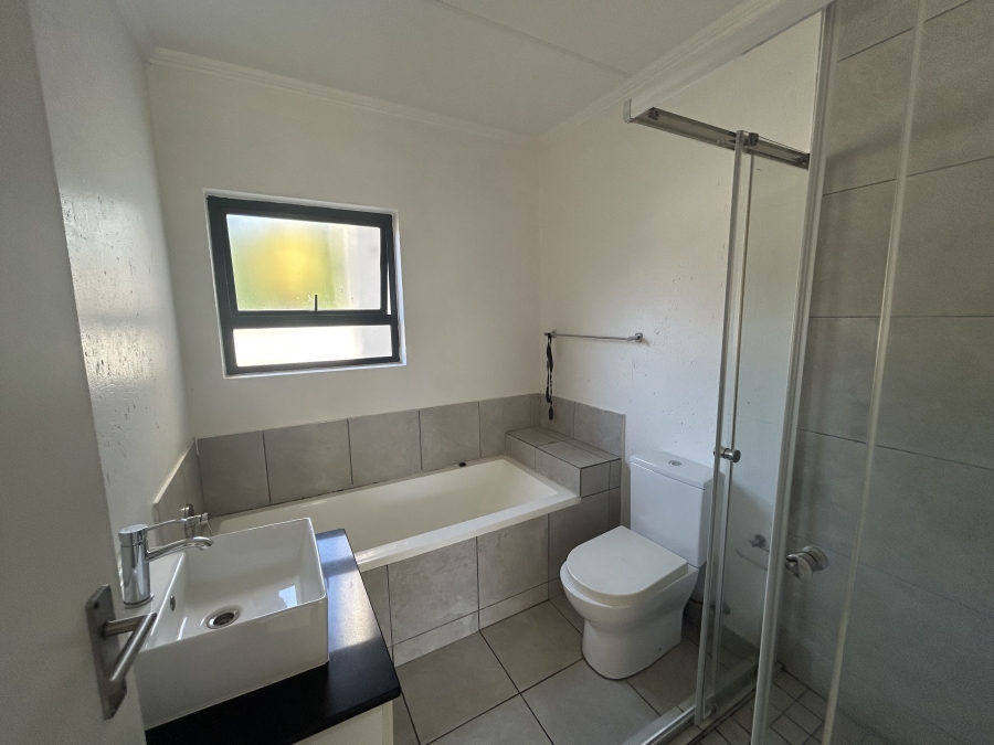 To Let 2 Bedroom Property for Rent in Lonehill Gauteng