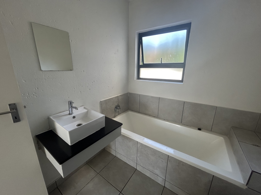 To Let 2 Bedroom Property for Rent in Lonehill Gauteng