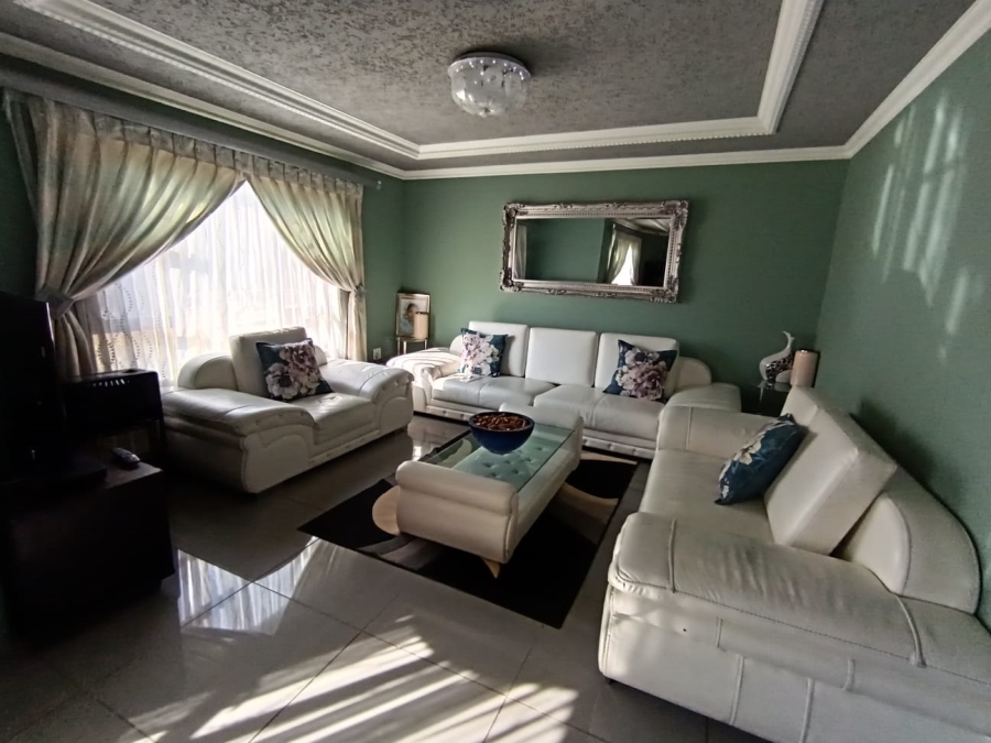 To Let 4 Bedroom Property for Rent in Meadowhurst Gauteng