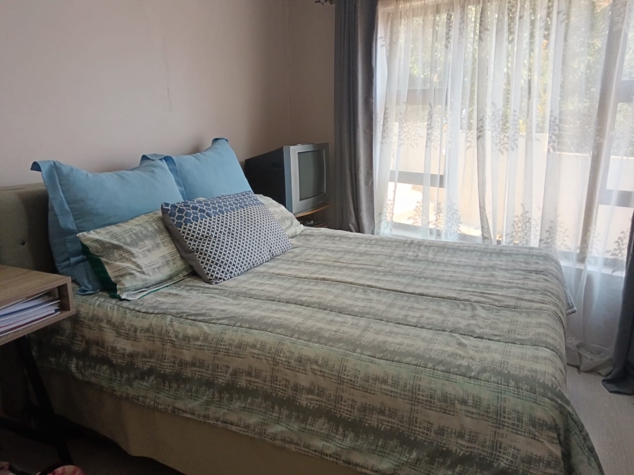 To Let 4 Bedroom Property for Rent in Meadowhurst Gauteng