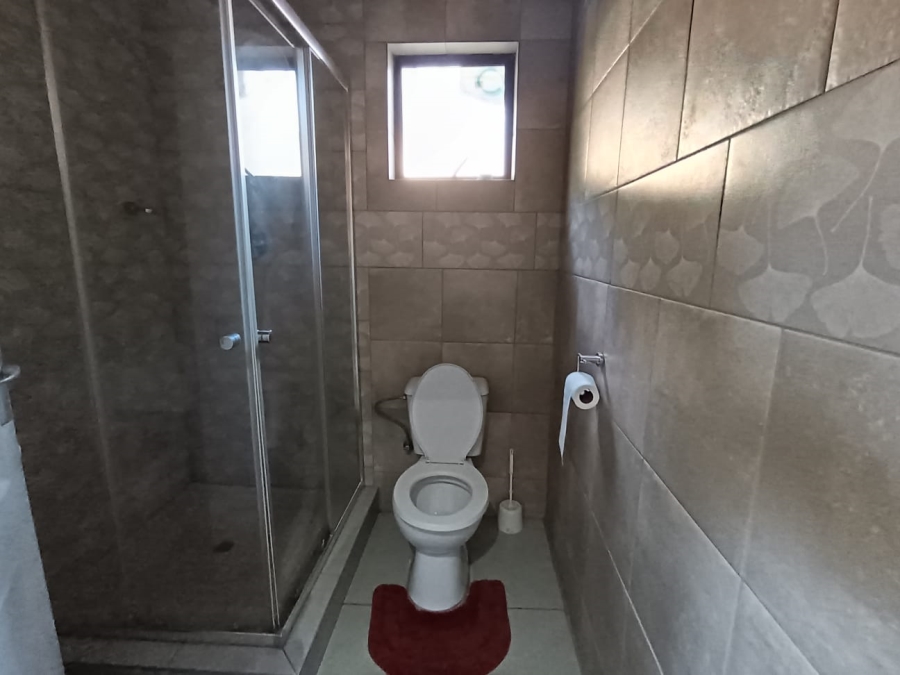 To Let 4 Bedroom Property for Rent in Meadowhurst Gauteng