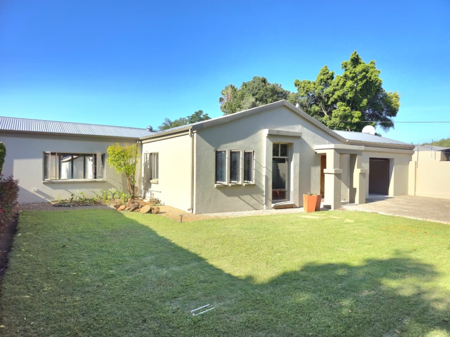 To Let 4 Bedroom Property for Rent in Waverley Gauteng