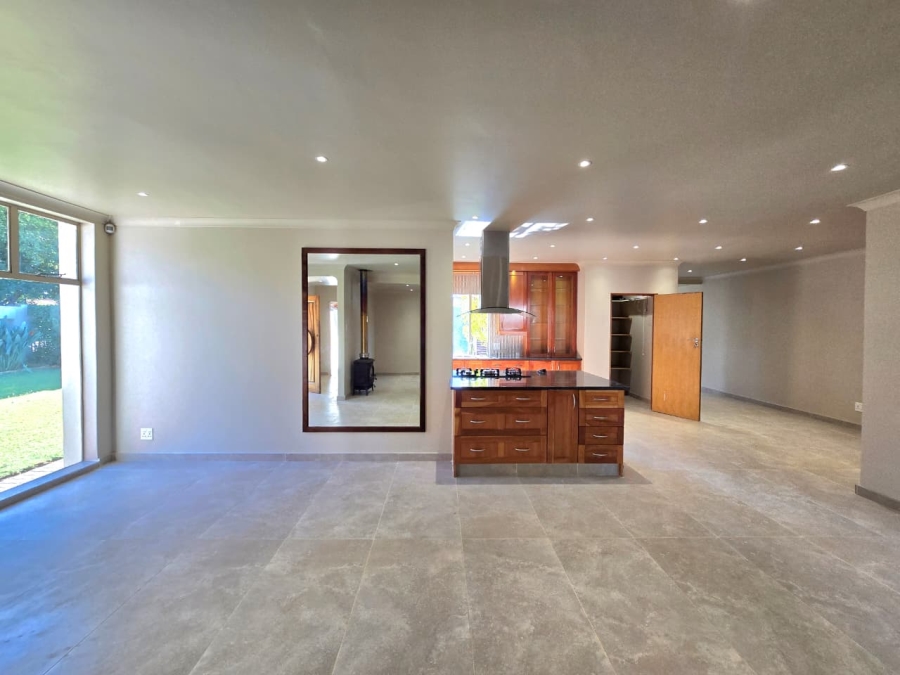 To Let 4 Bedroom Property for Rent in Waverley Gauteng